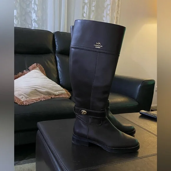 Coach Brown Boots size 5 - Picture 5 of 9